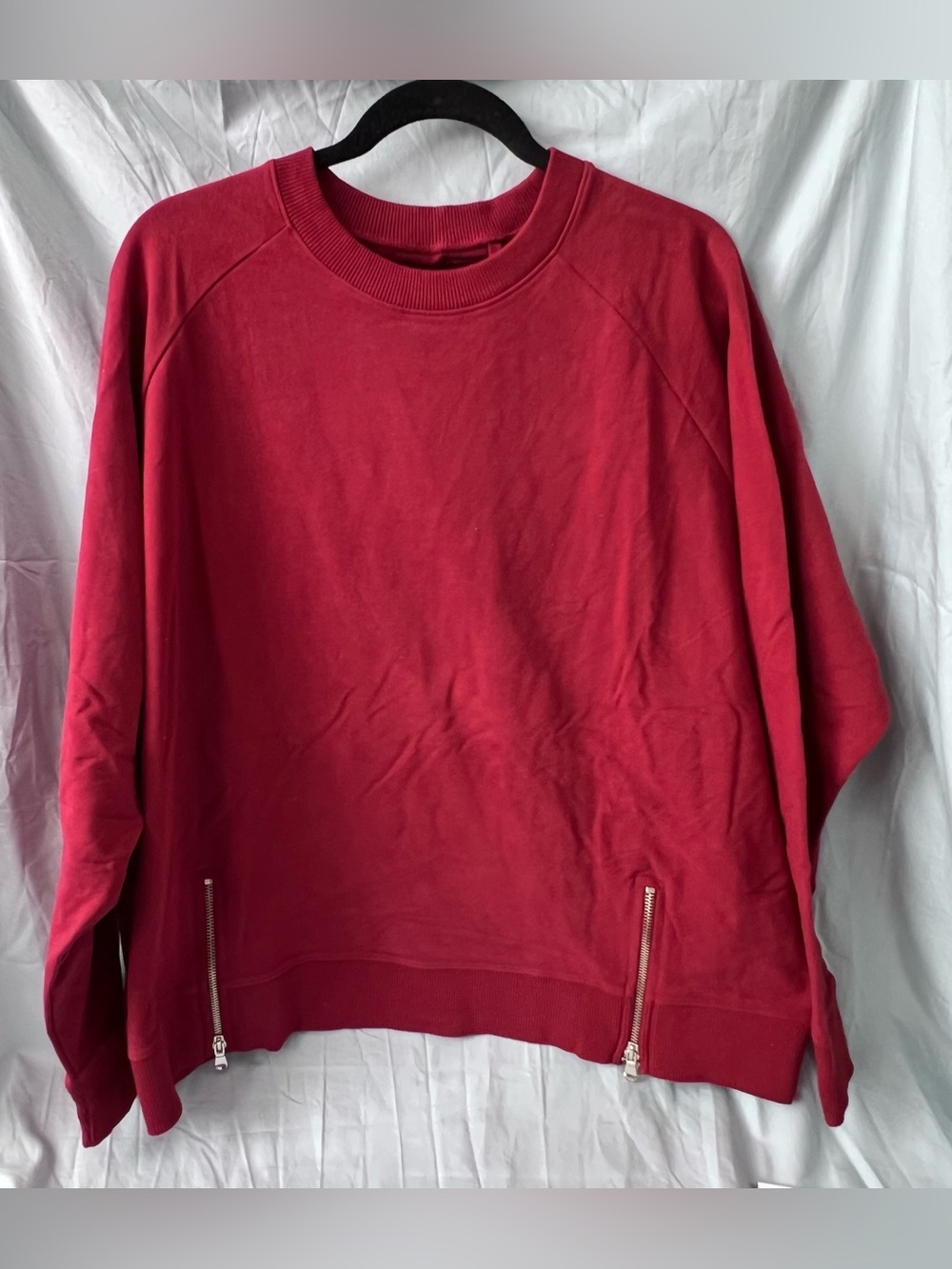UNIVERSAL STANDARD RED PULLOVER TOP WITH SIDE ZIPPERS SIZE MEDIUM (18-20)
